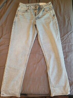 American Eagle Outfitters Light Wash button fly mom jeans